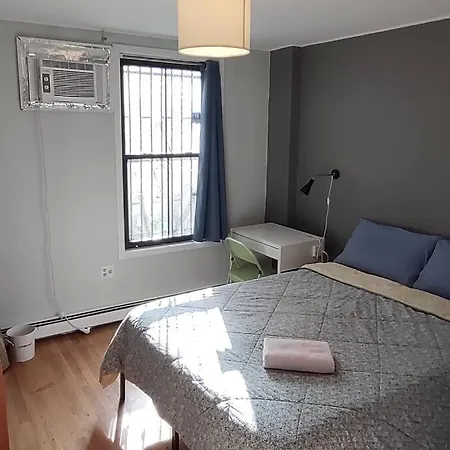 Quiet Double Room In Williamsburg Ground Floor Apartment Near Subway